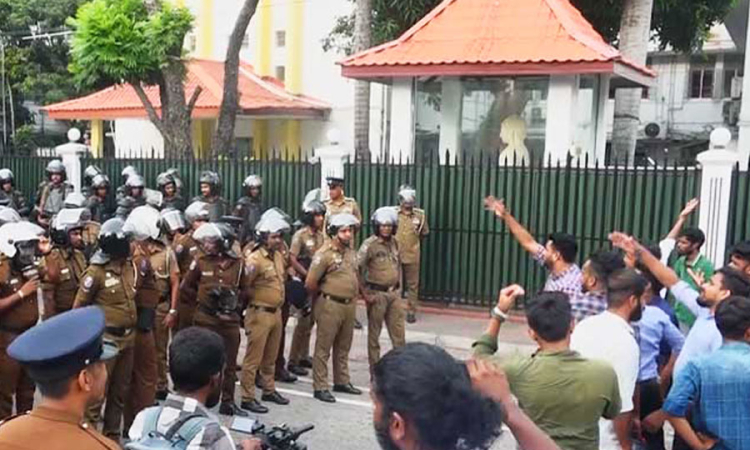 අන්තරේ කැඳවුම්කරු ඇතුළු 27ක් අත්අඩංගුවට